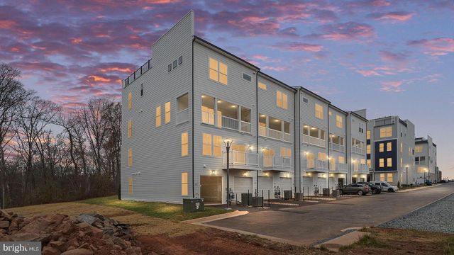 20821 CLOONGEE TER, Dulles, VA 20166