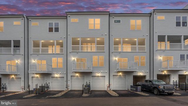 20821 CLOONGEE TER, Dulles, VA 20166