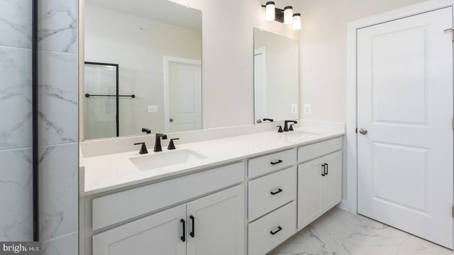 20821 CLOONGEE TER, Dulles, VA 20166