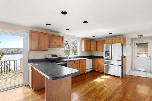 209 Herring Pond Rd, Plymouth, MA 02360