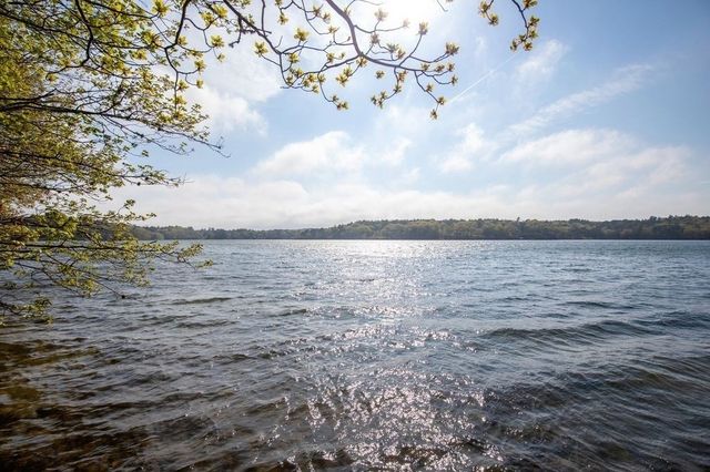 209 Herring Pond Rd, Plymouth, MA 02360