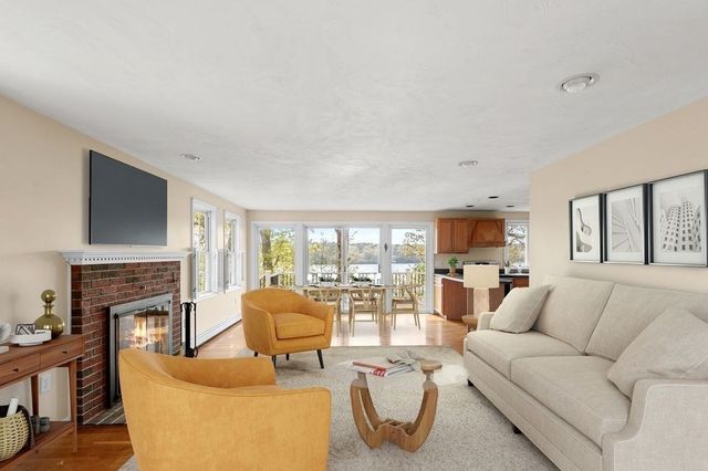 209 Herring Pond Rd, Plymouth, MA 02360