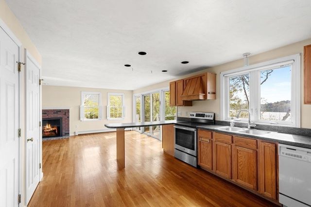 209 Herring Pond Rd, Plymouth, MA 02360