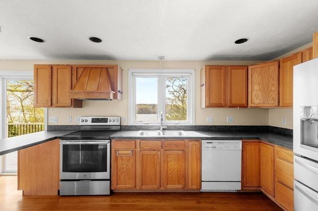 209 Herring Pond Rd, Plymouth, MA 02360