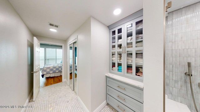 2230 Beach Drive, 702, Gulfport, MS 39507