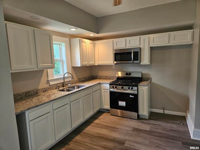 1206 N 14TH Street, Murphysboro, IL 62966