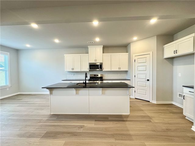 5904 SW Chiefs Avenue, Bentonville, AR 72713