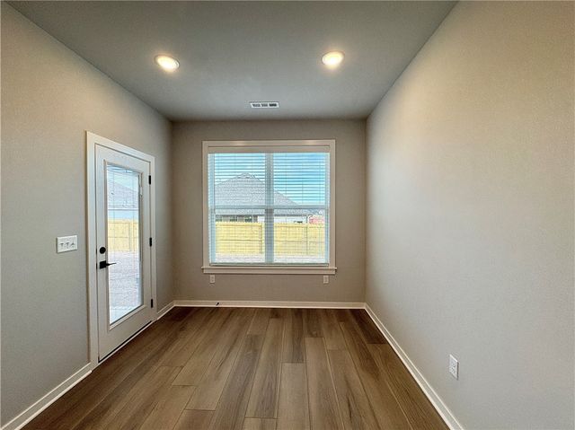 5904 SW Chiefs Avenue, Bentonville, AR 72713