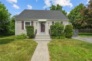 14 Gladding Street, Bristol, RI 02809