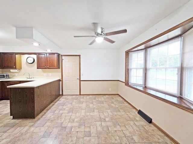 4211 Wilshire Lane, Janesville, WI 53546