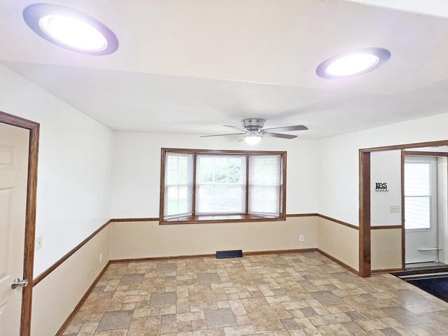 4211 Wilshire Lane, Janesville, WI 53546