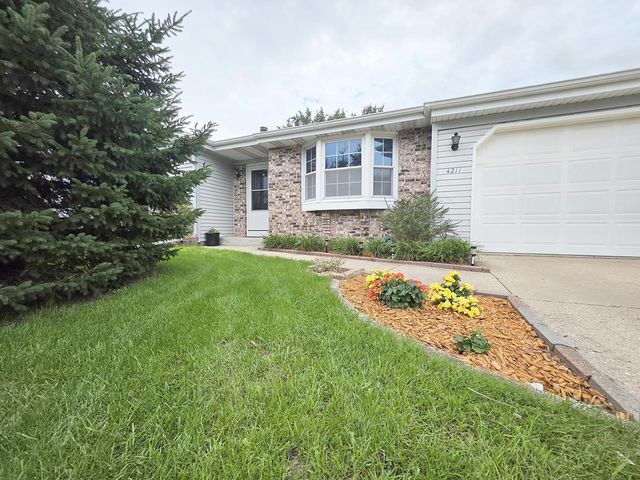 4211 Wilshire Lane, Janesville, WI 53546