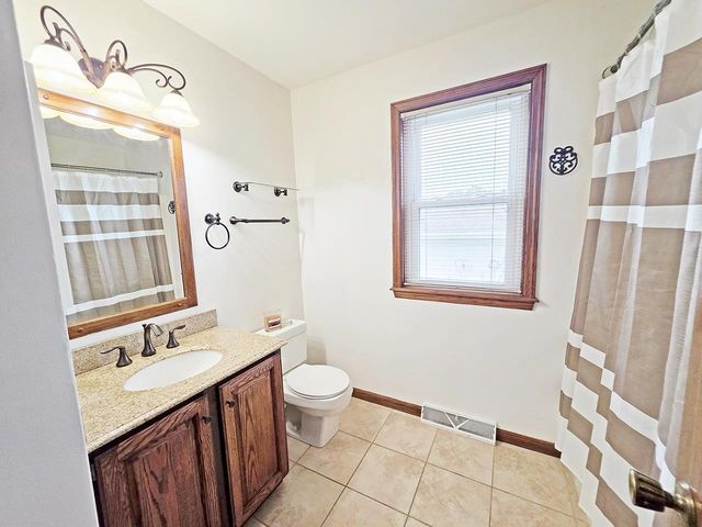 4211 Wilshire Lane, Janesville, WI 53546
