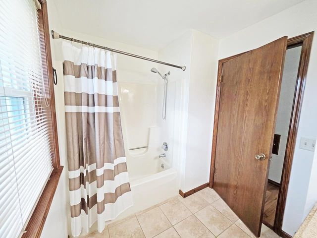 4211 Wilshire Lane, Janesville, WI 53546