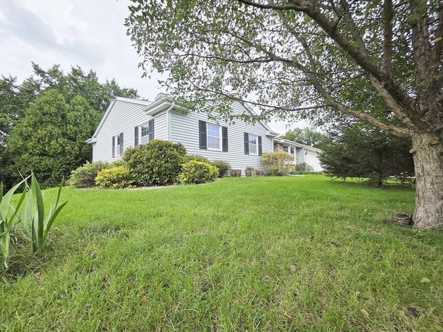 4211 Wilshire Lane, Janesville, WI 53546