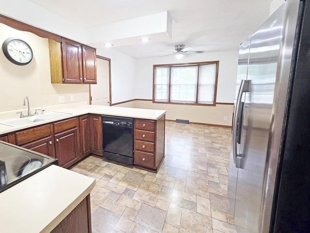 4211 Wilshire Lane, Janesville, WI 53546