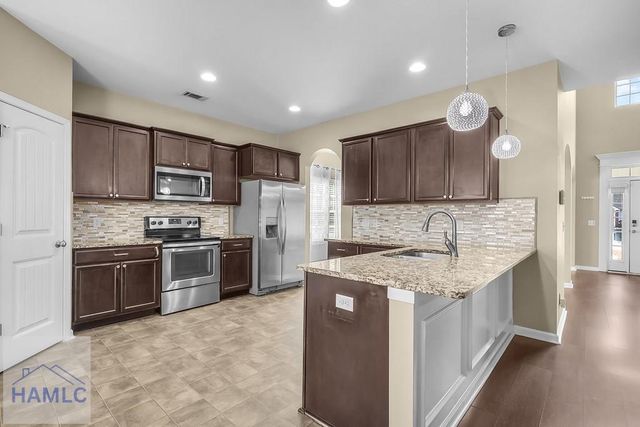 1324 Hill View Circle, Hinesville, GA 31313