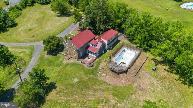 201 E MOYER RD, Pottstown, PA 19464