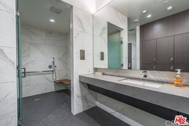 889 Francisco Street 1001, Los Angeles, CA 90017