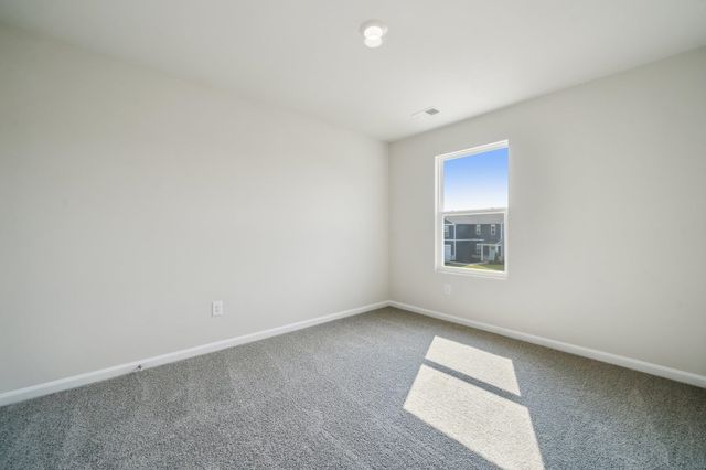 106 FIELDCREST LN, Staunton, VA 24401