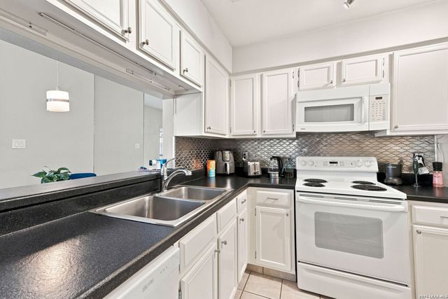 11839 Parliament St Apt 622, San Antonio, TX 78216