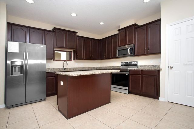 1319 ROWANTREE DRIVE, Dover, FL 33527