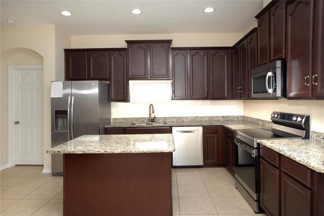 1319 ROWANTREE DRIVE, Dover, FL 33527