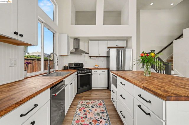 1045 Dawn Ct, Brentwood, CA 94513