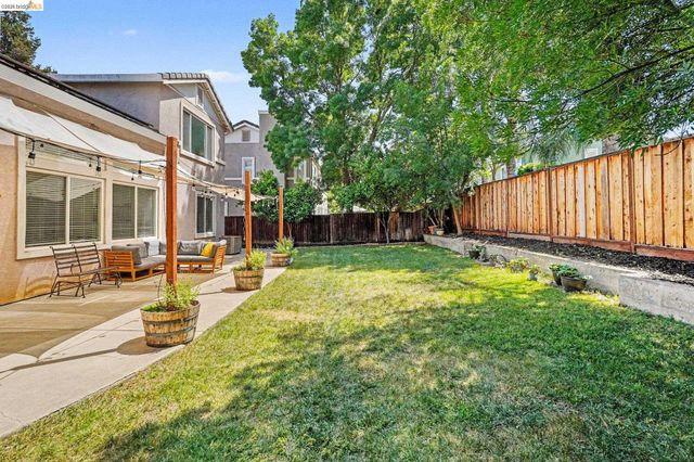 1045 Dawn Ct, Brentwood, CA 94513
