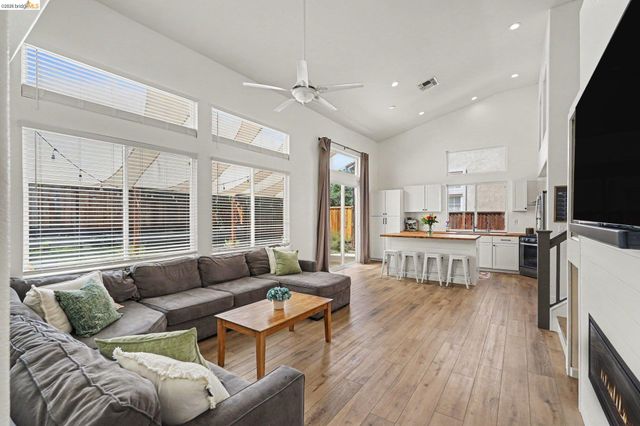 1045 Dawn Ct, Brentwood, CA 94513