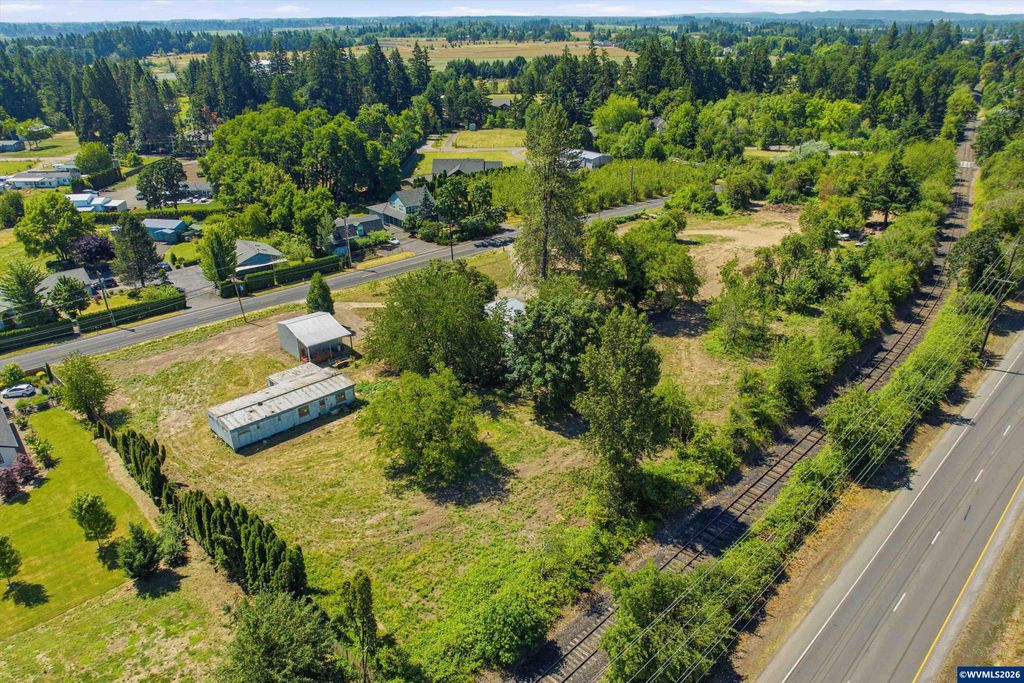 Image 1 of property listing at 22975 NE Dayton Av, Newberg, OR 97132