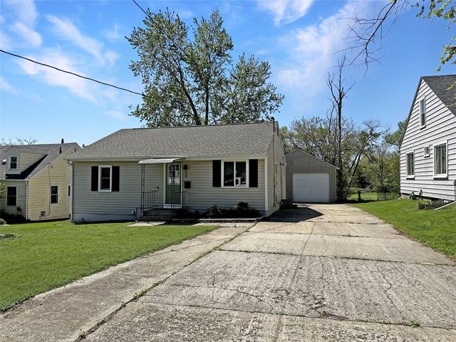 608 12th Street, West Des Moines, IA 50265