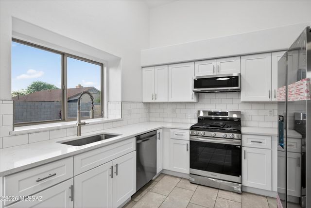 6190 W Sandburg, Tucson, AZ 85743