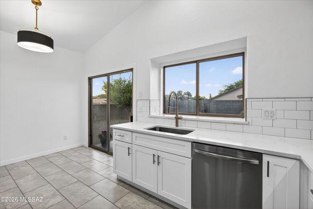 6190 W Sandburg, Tucson, AZ 85743
