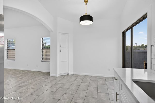 6190 W Sandburg, Tucson, AZ 85743