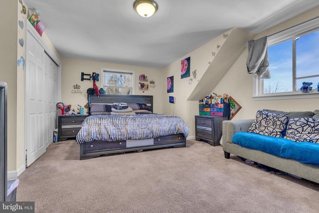 5042 HILLSIDE, Bensalem, PA 19020