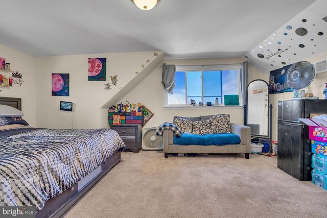 5042 HILLSIDE, Bensalem, PA 19020