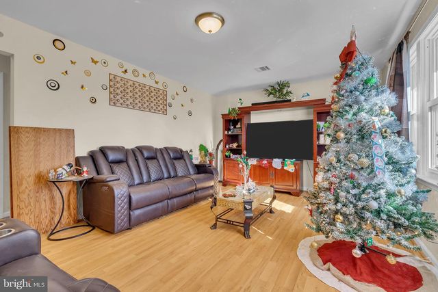 5042 HILLSIDE, Bensalem, PA 19020