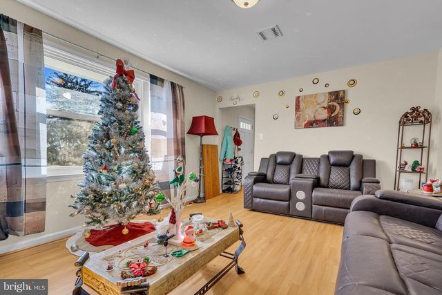 5042 HILLSIDE, Bensalem, PA 19020