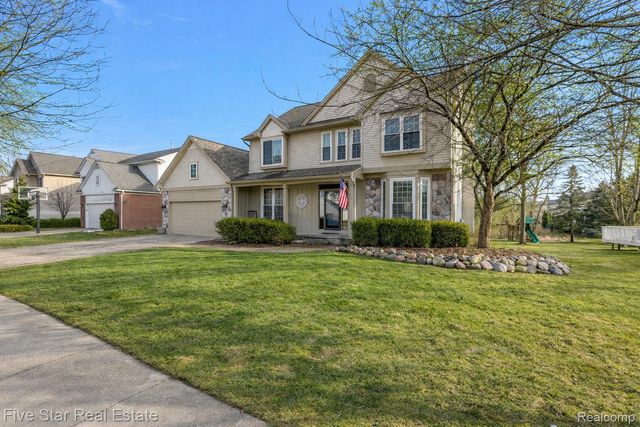 1047 Saddle Drive, South Lyon, MI 48178