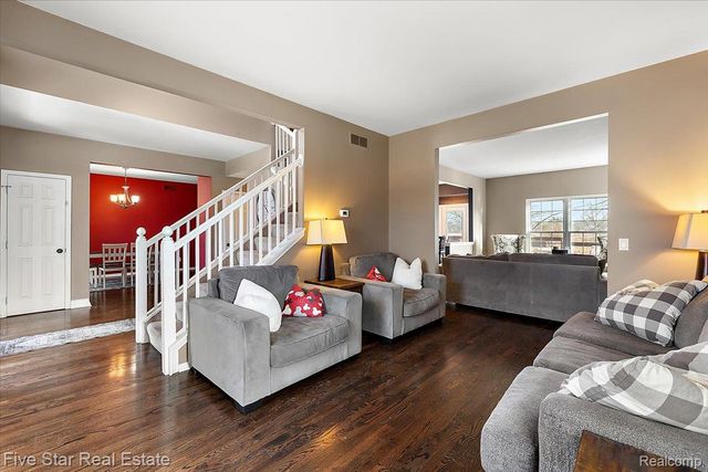 1047 Saddle Drive, South Lyon, MI 48178