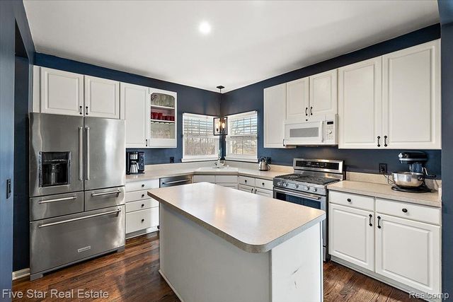 1047 Saddle Drive, South Lyon, MI 48178