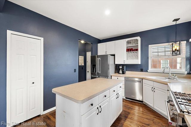 1047 Saddle Drive, South Lyon, MI 48178