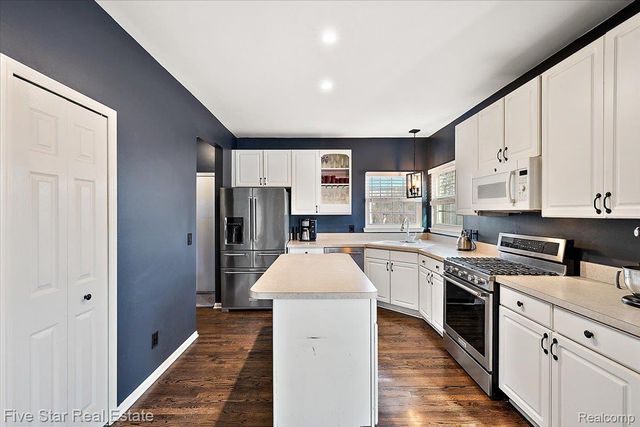 1047 Saddle Drive, South Lyon, MI 48178