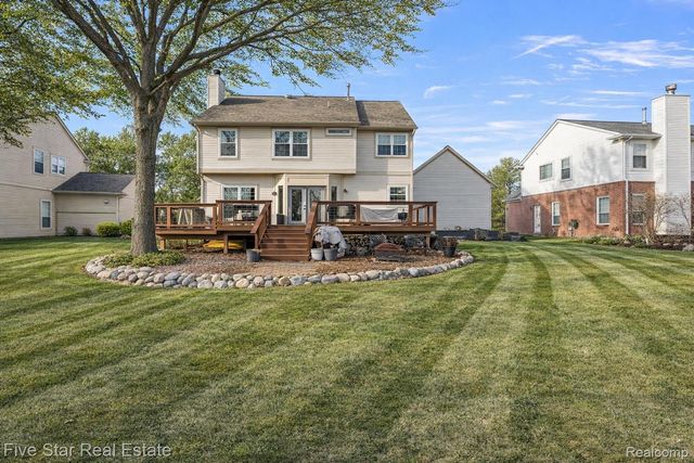 1047 Saddle Drive, South Lyon, MI 48178