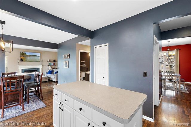 1047 Saddle Drive, South Lyon, MI 48178