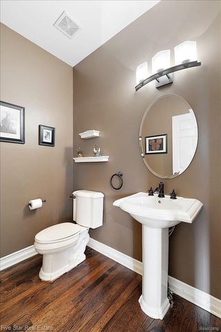 1047 Saddle Drive, South Lyon, MI 48178