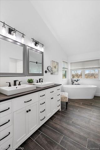 1047 Saddle Drive, South Lyon, MI 48178