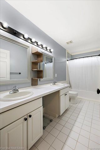 1047 Saddle Drive, South Lyon, MI 48178