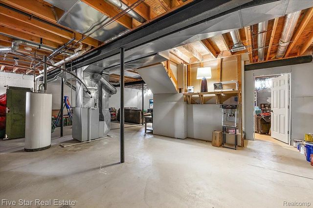 1047 Saddle Drive, South Lyon, MI 48178